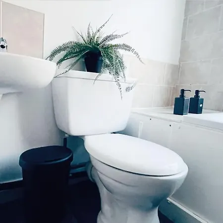 Large 4br House Chapel Allerton Long Offer