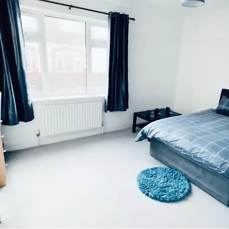 Holiday home Large 4br House Chapel Allerton Long Offer