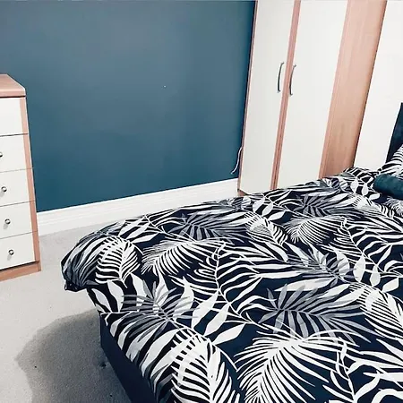 Large 4br House Chapel Allerton Long Offer Holiday home